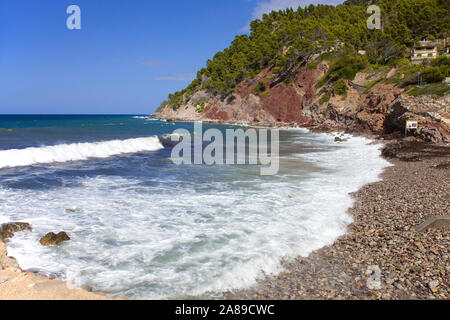 Port de Valldemossa, baech presso il porto, Valldemossa, regione Comarca, Serra de Tramuntana, Maiorca, isole Baleari, Spagna Foto Stock