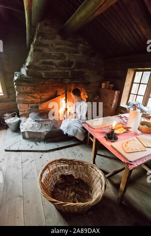 Fare pane tradizionale presso il Museo delle Navi Vichinghe (Norsk Folkemuseum) a Bygdoy. Oslo, Norvegia Foto Stock