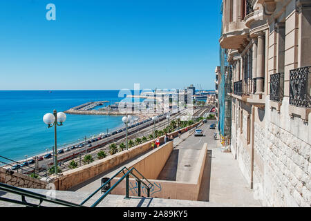 Playa del miracolo beach in Tarragona, Spagna. La foto è stata scattata il 9 agosto 2013 sul famoso balcone mediterraneo. Foto Stock