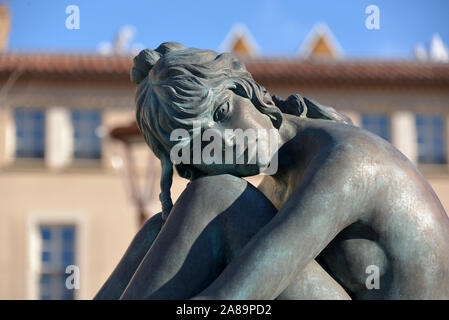 Statua della stella francese Brigitte Bardot a St Tropez davanti alla stazione della gendarmeria Foto Stock