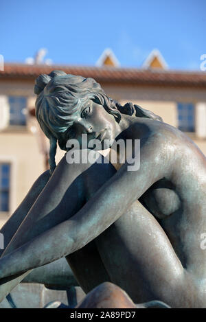 Statua della stella francese Brigitte Bardot a St Tropez davanti alla stazione della gendarmeria Foto Stock