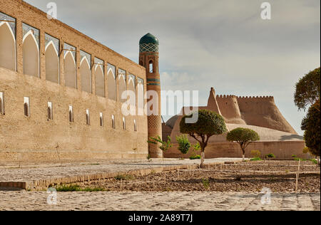 Parete della città di Itchan-Kala, Khiva, Uzbekistan in Asia centrale Foto Stock