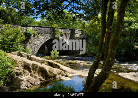 Skelwith Bridge sul fiume Brathay in Skelwith Bridge Villaggio Parco Nazionale del Distretto dei Laghi Inghilterra Foto Stock