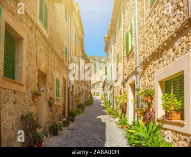 All'aperto Valldemossa, vecchio famoso villaggio mediterraneo di isola di Maiorca Valldemossa, Mallorca, Spagna Foto Stock