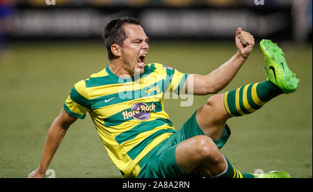 Marcel Schafer celebra dopo un goal durante il Tampa Bay Rowdies USL partita contro FC Cincinnati a Novembre 21, 2017 at al campo Lang a San Pietroburgo, in Florida. Foto Stock