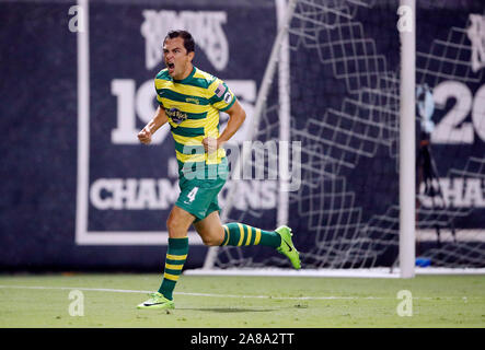 Marcel Schafer celebra dopo un goal durante il Tampa Bay Rowdies match contro New York Red Bulls II al campo Lang. Foto Stock