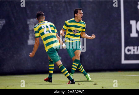 Marcel Schafer celebra dopo un goal durante il Tampa Bay Rowdies match contro New York Red Bulls II al campo Lang. Foto Stock