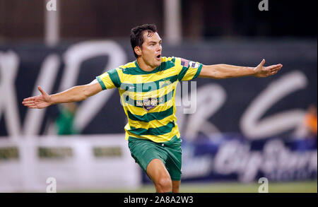 Marcel Schafer celebra dopo un goal durante il Tampa Bay Rowdies match contro New York Red Bulls II al campo Lang. Foto Stock