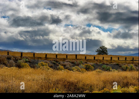 Alta il paesaggio del deserto sull'Eastside di Cascade Mountain Range in Klamath County Foto Stock