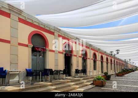 Il moresco ispirato Mercato coperto edificio, Loule town, Algarve, Portogallo, Europa Foto Stock