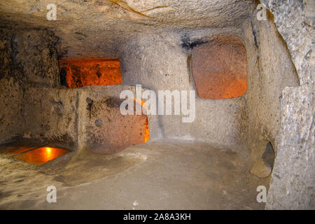 Cappadocia. Antica città sotterranea, città sotterranea di Kaymakli, costruita su 8 livelli che poteva accogliere 5000 persone. Cappadocia, Anatolia, Turchia. Foto Stock