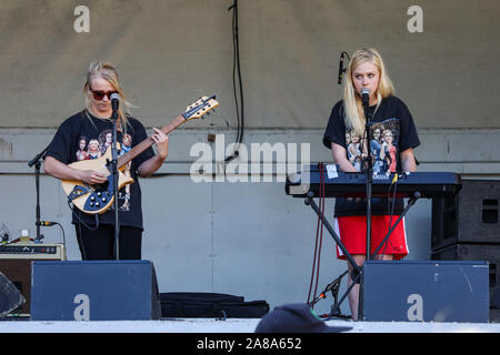 Maustetytöt sul palco di Valli festiva in Helsinki, Finlandia Foto Stock