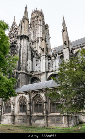 Rouen, Seine-Maritime / Francia - 12 agosto 2019: vista del Saint-Ouen chiesa abbaziale di Rouen in Normandia Foto Stock