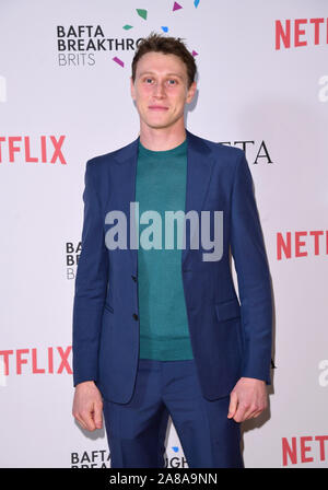 George MacKay arrivando per l annuale svolta BAFTA Brit Party a Banqueting House di Londra. Foto Stock