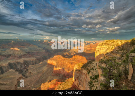 La luce del tramonto, il Parco Nazionale del Grand Canyon, Arizona Hopi Point Fiume Colorado West Rim , il Parco Nazionale del Grand Canyon, Arizona Fiume Colorado