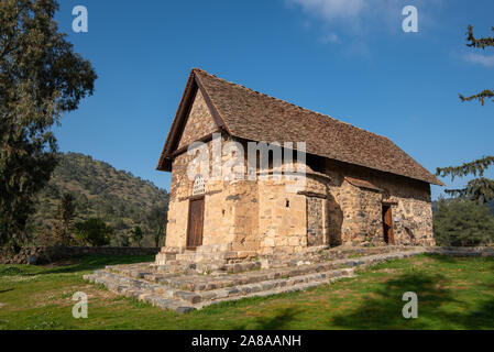 Famosa chiesa greco-ortodossa di Panagia Asinou al villaggio Nikitari a Cipro. La chiesa è classificato come patrimonio mondiale e il monumento protetto da U Foto Stock