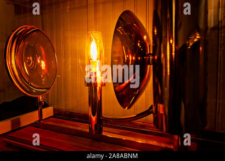 Un Winslow Lewis lente è visualizzato al faro di Pensacola e museo, Ottobre 27, 2019, in Pensacola, Florida. Foto Stock