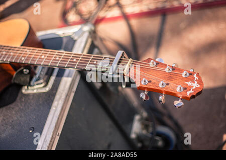 Tavolozza e scelta di una chitarra classica Foto Stock
