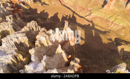 I pinnacoli e ombre , miniera di carbone canyon parco tribale Navajo, Arizona sistema di canyon vicino a Tuba City Foto Stock