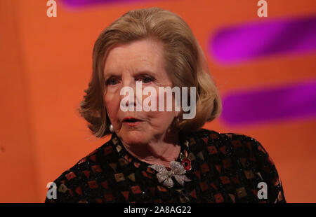 Lady Anne Glenconner durante le riprese per il Graham Norton Show alla BBC Studioworks 6 Centro Televisivo, Wood Lane, Londra, per essere messo in onda su BBC One il venerdì sera. Foto Stock