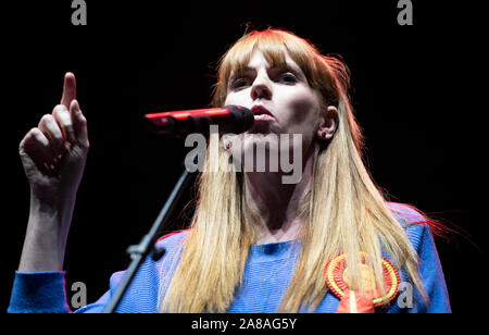 Manchester, Regno Unito. Il 7 novembre 2019. Angela Rayneri, Shadow del Segretario di Stato per l educazione e la MP per Ashton-under-Lyne, parla al lavoro elezione generale Rally tenutasi presso l'O2 Apollo di Ardwick, Manchester. © Russell Hart/Alamy Live News. Foto Stock