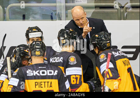 Krefeld, Germania. 07 Nov, 2019. Hockey su ghiaccio Deutschland Cup, Germany-Russia, Krefeld, il Nov 9, 2019 DEB allenatore nazionale Toni SÖDERHOLM, DEB headcoach, team manager, Germania - Russia 4-3 DEB HOCKEY SU GHIACCIO DEUTSCHLAND CUP in Krefeld, Germania, 07 novembre 2019, STAGIONE 2019/2020, Credito: Peter Schatz/Alamy Live News Foto Stock