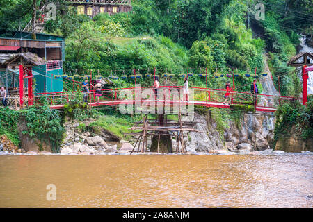 Cat Cat, Vietnam, 14 Ottobre 2019: Cat Cat Village fiume e waterwheels, una piccola gemma nascosta tra le montagne del Vietnam Foto Stock