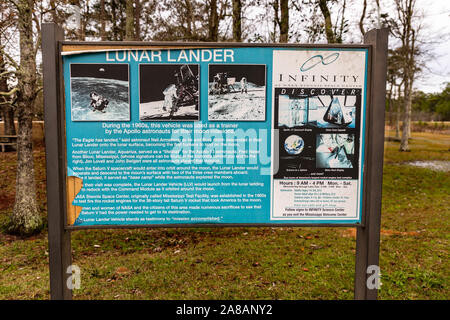 Questo di trenta piedi di altezza replica di un Apollo lunar lander abbellisce la parte anteriore del Mississippi Centro di Benvenuto sulla Interstate 10 in Pearlington, Mississipp Foto Stock