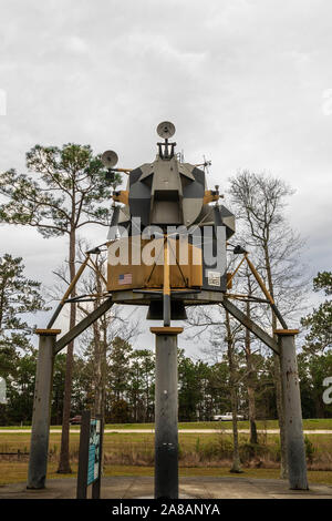 Questo di trenta piedi di altezza replica di un Apollo lunar lander abbellisce la parte anteriore del Mississippi Centro di Benvenuto sulla Interstate 10 in Pearlington, Mississipp Foto Stock