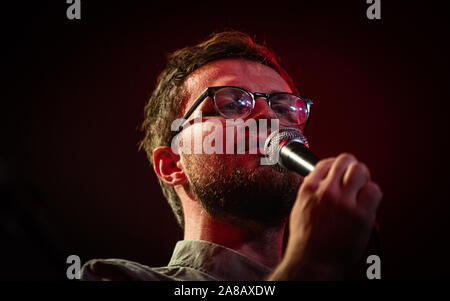 Copenhagen, Danimarca. 05th, novembre 2019. Cantante e cantautore Tom Tukker esegue un concerto dal vivo a VEGA in Copenhagen. (Photo credit: Gonzales foto - Joe Miller). Foto Stock