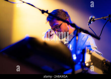 Copenhagen, Danimarca. 05th, novembre 2019. Cantante e cantautore Tom Tukker esegue un concerto dal vivo a VEGA in Copenhagen. (Photo credit: Gonzales foto - Joe Miller). Foto Stock