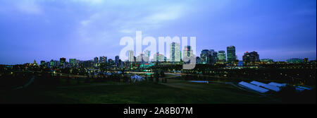 Canada, Alberta, Edmonton, città al tramonto dal Conservatorio Muttart Foto Stock