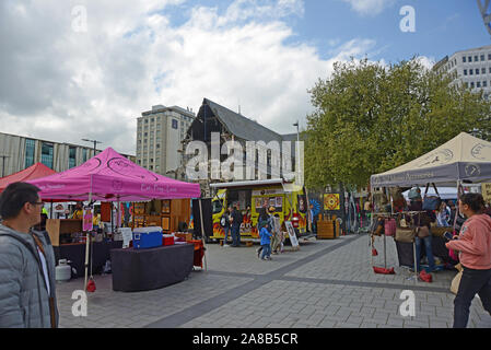 CHRISTCHURCH, Nuova Zelanda, 12 ottobre 2019: persone mill circa il CBD in Christchurch città vicino al danneggiato la cattedrale di Christchurch Foto Stock