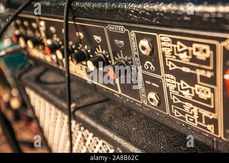 Dettaglio di un vintage guitar amp Foto Stock