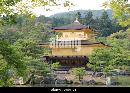 Kinkaku-ji (il Padiglione Dorato) Foto Stock