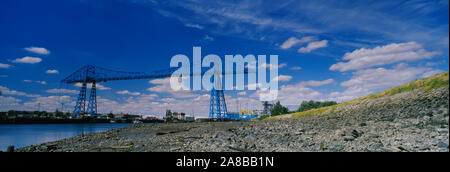 Ponte su un fiume, Transporter Bridge, Fiume Tees, Middlesbrough, Cleveland, Inghilterra Foto Stock