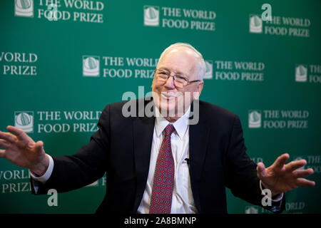 Des Moines, Stati Uniti d'America. Xviii oct, 2019. Kenneth Quinn, presidente del World Food Prize Foundation ed ex Ambasciatore degli Stati Uniti in Cambogia, parla durante un'intervista con Xinhua a Des Moines, Iowa, gli Stati Uniti, 18 ottobre 2019. Per andare con 'Intervista: un sano sviluppo della Cina e Stati Uniti cravatte propizio per entrambi i paesi il mondo -- un ex diplomatico' Credit: Wang Ying/Xinhua/Alamy Live News Foto Stock