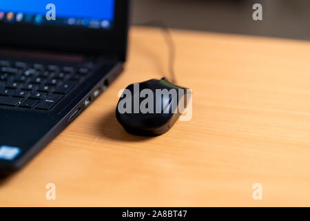 Black wired mouse del computer closeup tonica. Foto Stock