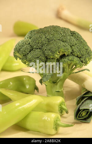 Grünes Gemüse, Brokkoli, Lauch, paprica, Zwiebeln, Foto Stock