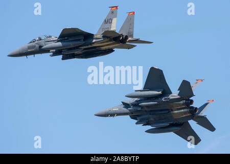 United States Air Force F-15 Strike Eagle dando un volo al 2019 Thunder su Airshow Michigan. Foto Stock