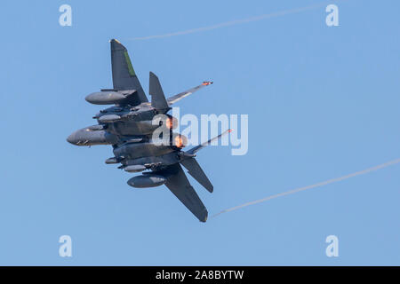 United States Air Force F-15 Strike Eagle dando un volo al 2019 Thunder su Airshow Michigan. Foto Stock