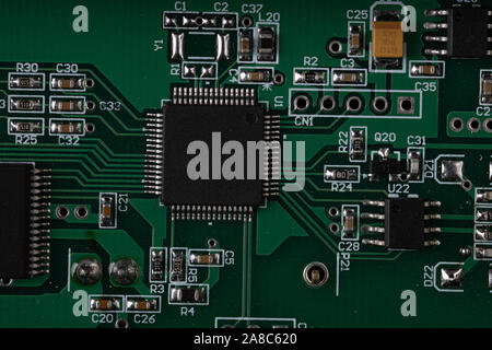 Scheda a circuito stampato con componenti elettronici close up Foto Stock