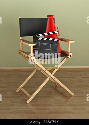 Clapboard e direttore del megafono in piedi sul direttore di sedia. 3D'illustrazione. Foto Stock