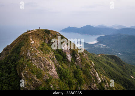 Vista dei fantastici picco netto nella penisola Saikung in Hong Kong nuovi territori nel tardo pomeriggio Foto Stock