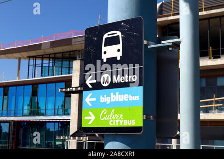 Indicazione segno di Big Blue Bus, Culver City Bus e Metro Rail Station - Los Angeles, California Foto Stock