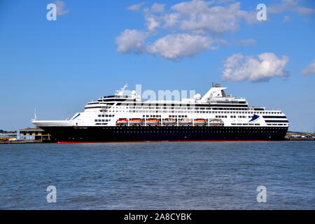 Crociera di CMV linner Vasco da Gama ancorata al London International Cruise Terminal, Tilbury. Foto Stock