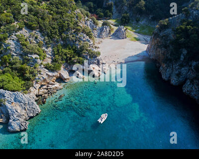 Vista aerea di una baia isolata intorno Disibilmez Cape, FETHIYE Turchia. Foto Stock