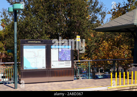 Los Angeles, California - Lincoln/Cypress dalla Metro rail Gold Line Station Foto Stock