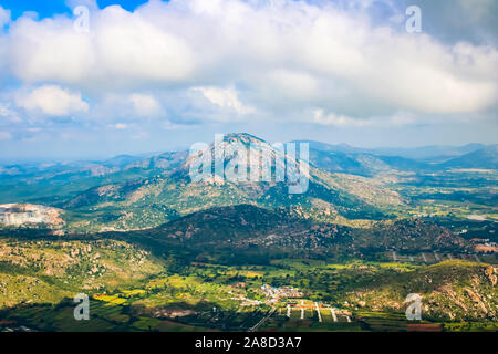 La natura con le nuvole e verde in vista collina india Foto Stock