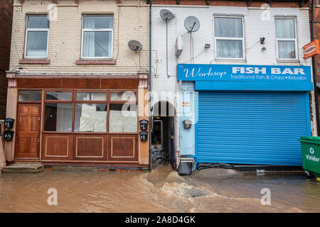 Worksop, Regno Unito. 8 novembre 2019. Inondazioni in Worksop, Regno Unito, a seguito di forti piogge che hanno causato il fiume Ryton a raffica si tratta di banche. Credito: Andy Gallagher/Alamy Live News Foto Stock